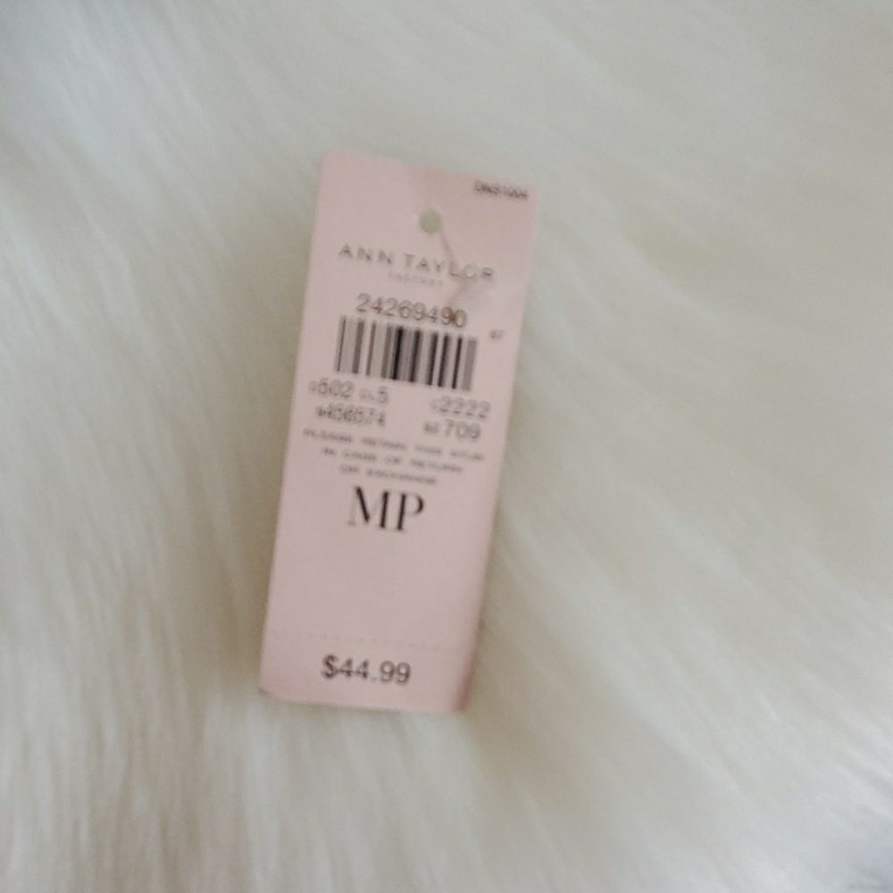 BEAUTIFUL ANN TAYLOR TOP - Picture 5 of 7